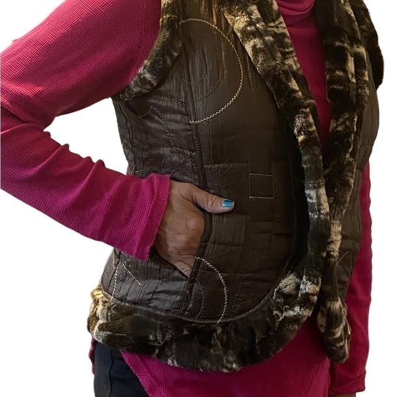 light weight Vest by Multiple -borders are faux leopard print- 2024 new trend - Picture 3 of 5